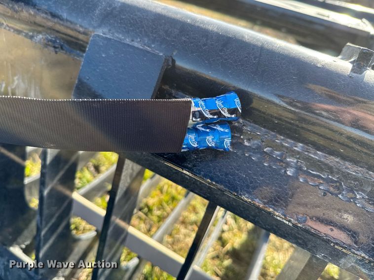 image for item DO0124 KC skid steer grapple bucket