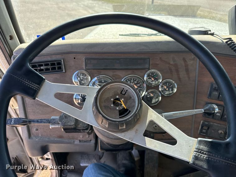 image for item DO2587 1997 Western Star 4964FX dump truck