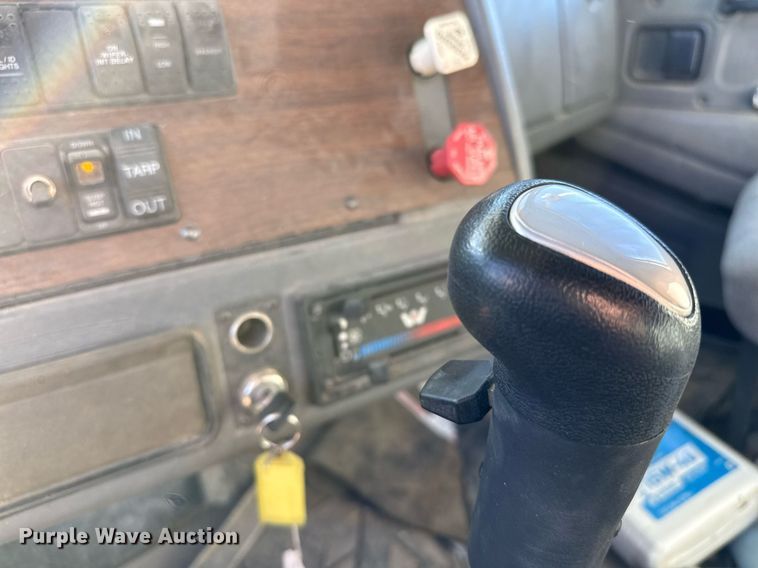 image for item DO2587 1997 Western Star 4964FX dump truck