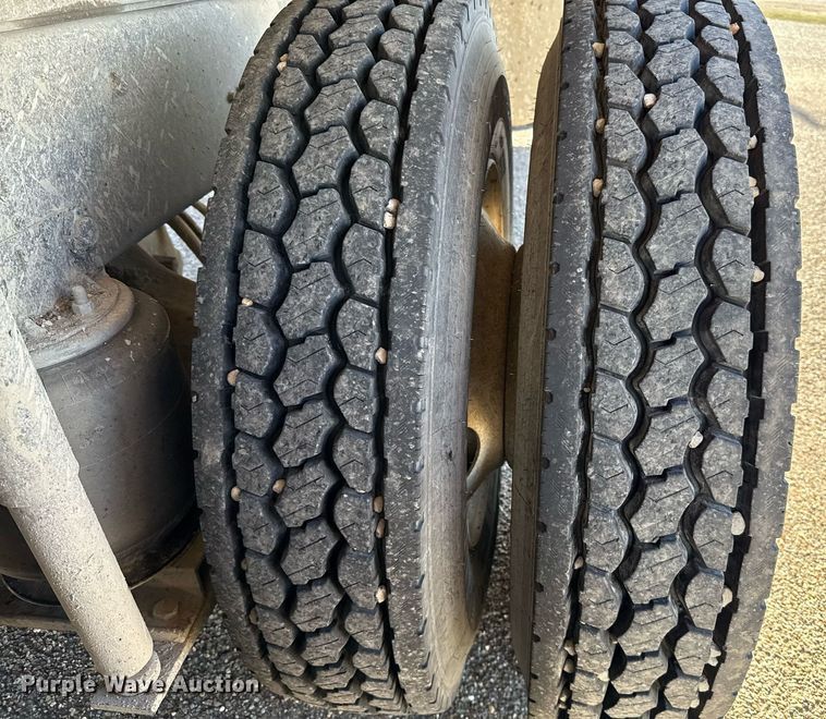 image for item DO2587 1997 Western Star 4964FX dump truck