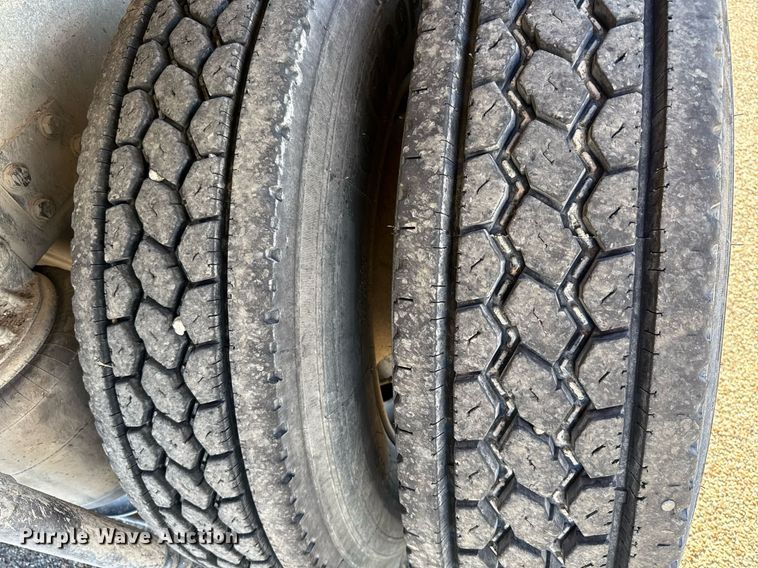 image for item DO2587 1997 Western Star 4964FX dump truck