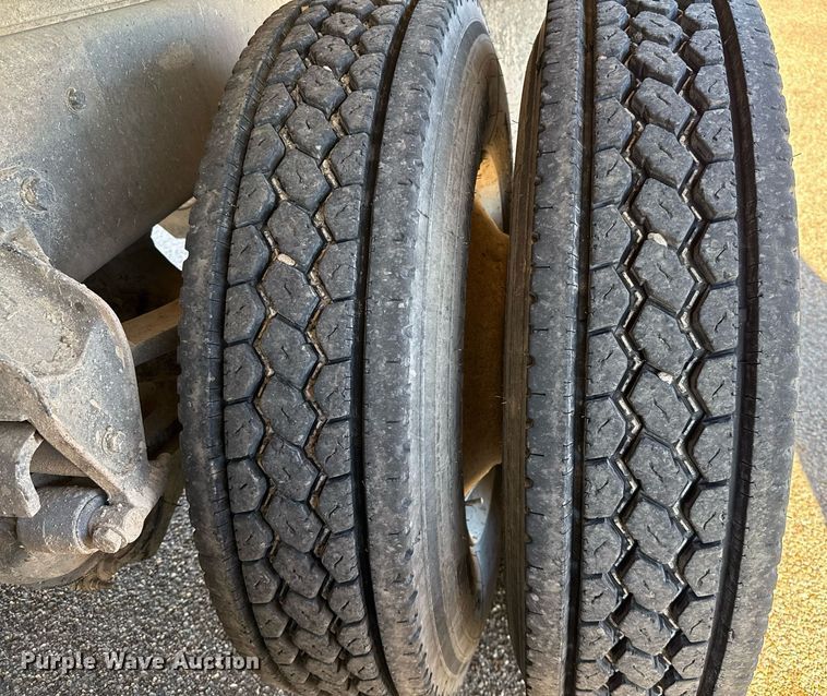 image for item DO2587 1997 Western Star 4964FX dump truck