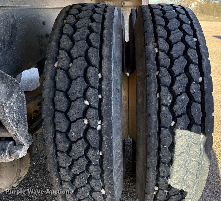 image for item DO2587 1997 Western Star 4964FX dump truck