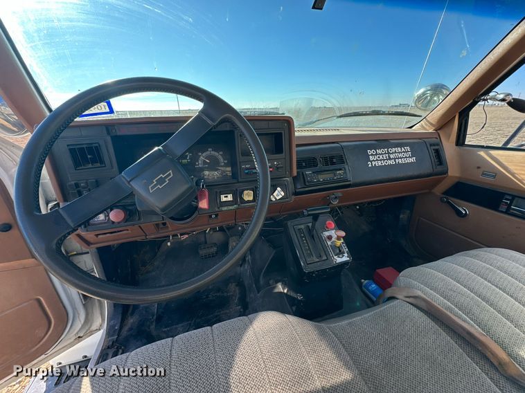 image for item DP6100 1991 Chevrolet Kodiak C6500 bucket truck