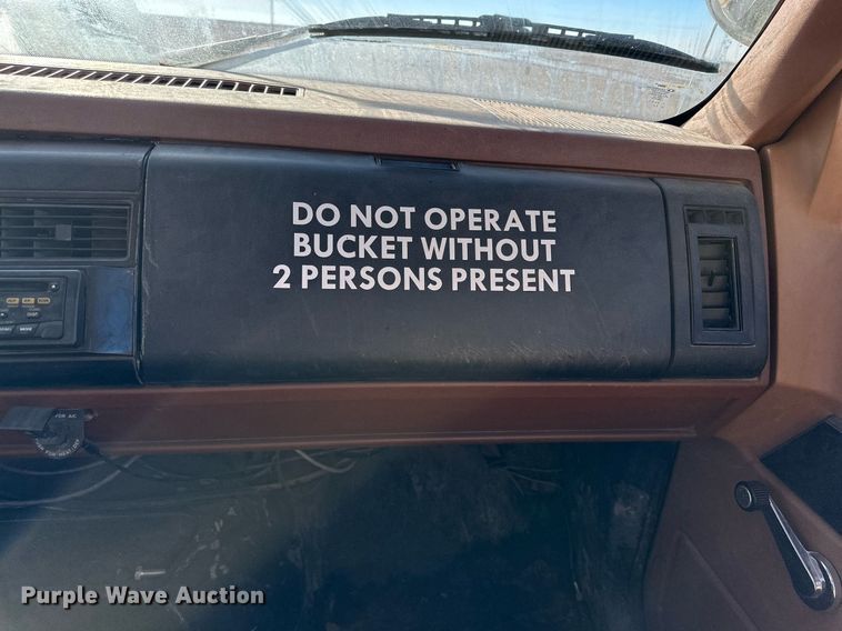 image for item DP6100 1991 Chevrolet Kodiak C6500 bucket truck