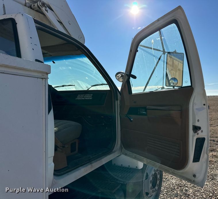 image for item DP6100 1991 Chevrolet Kodiak C6500 bucket truck