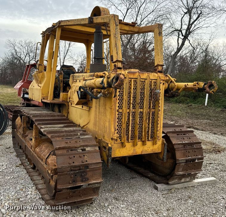 image for item DP6824 Komatsu D65P-8 dozer