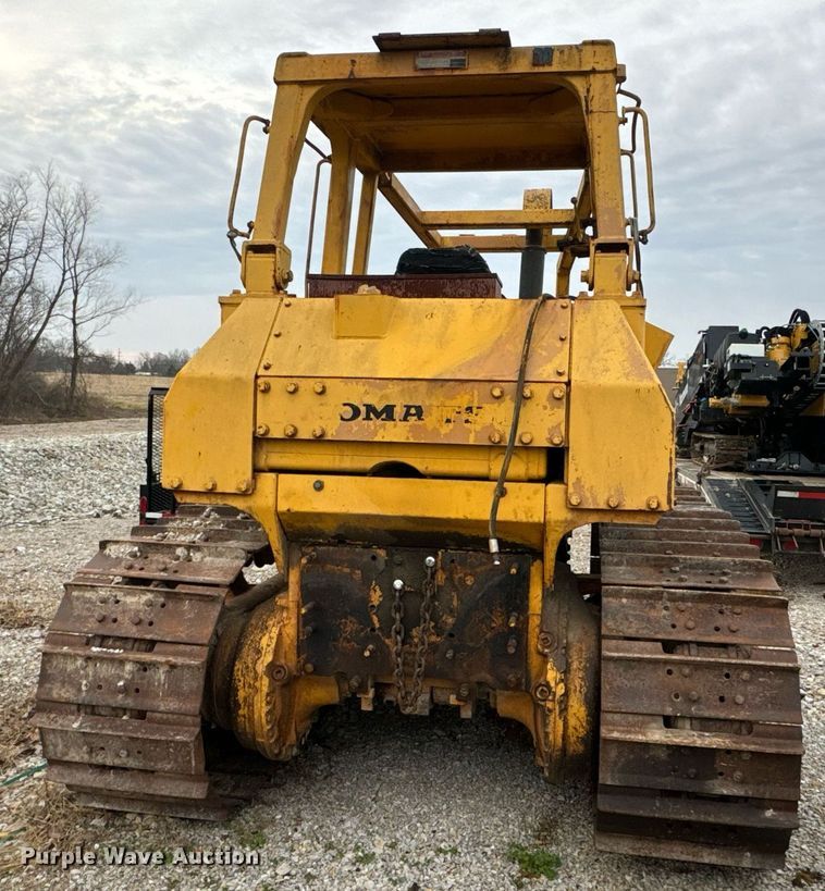 image for item DP6824 Komatsu D65P-8 dozer