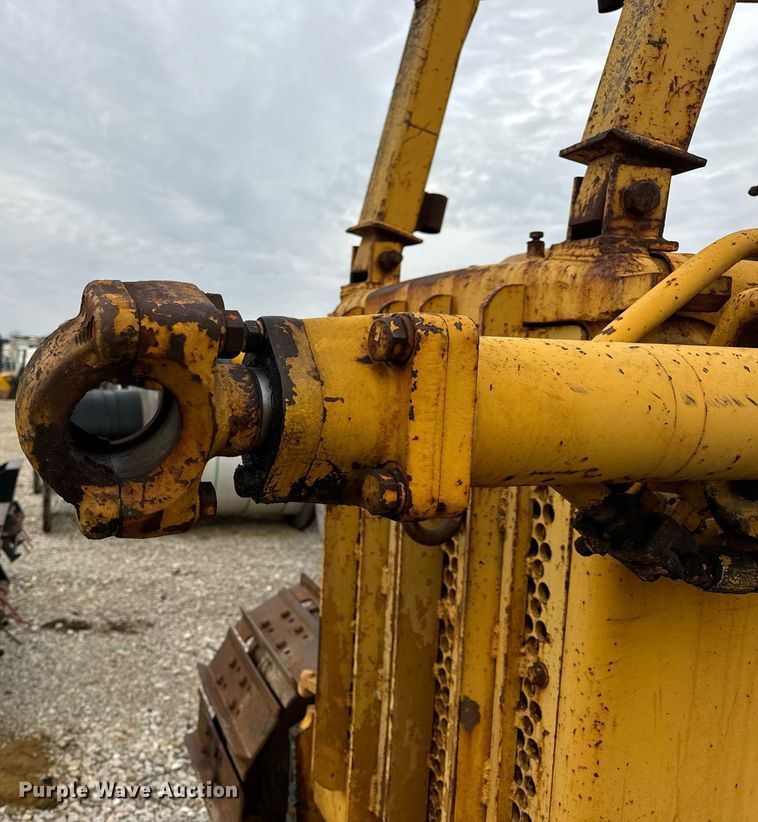 image for item DP6824 Komatsu D65P-8 dozer