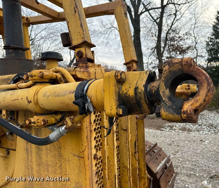 image for item DP6824 Komatsu D65P-8 dozer