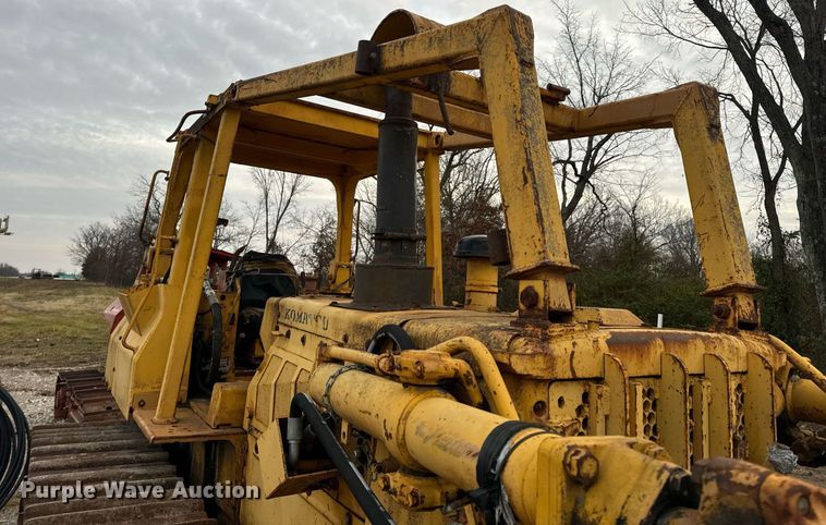 image for item DP6824 Komatsu D65P-8 dozer