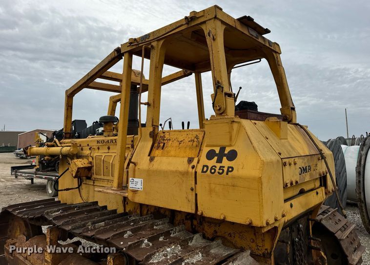 image for item DP6824 Komatsu D65P-8 dozer