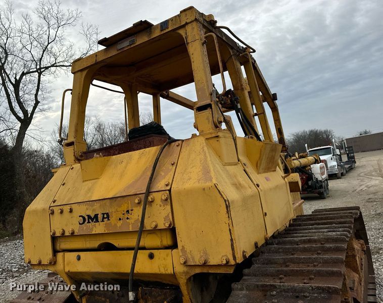 image for item DP6824 Komatsu D65P-8 dozer