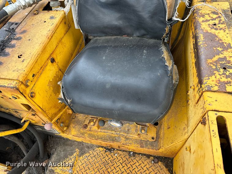 image for item DP6824 Komatsu D65P-8 dozer