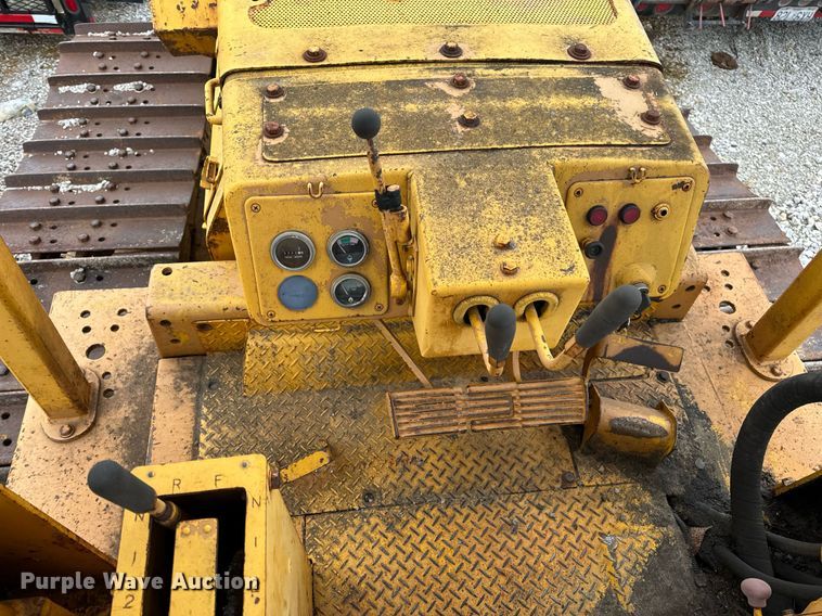 image for item DP6824 Komatsu D65P-8 dozer