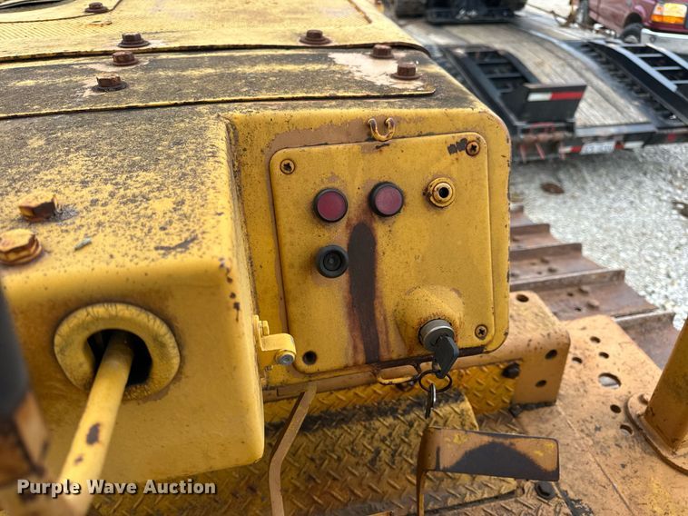 image for item DP6824 Komatsu D65P-8 dozer
