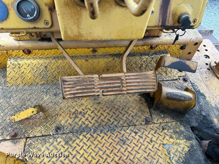 image for item DP6824 Komatsu D65P-8 dozer