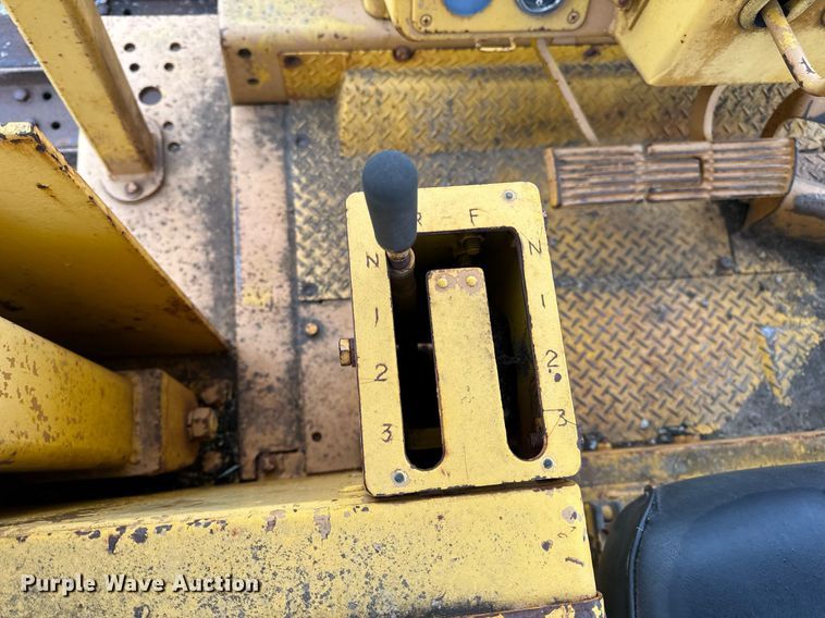 image for item DP6824 Komatsu D65P-8 dozer