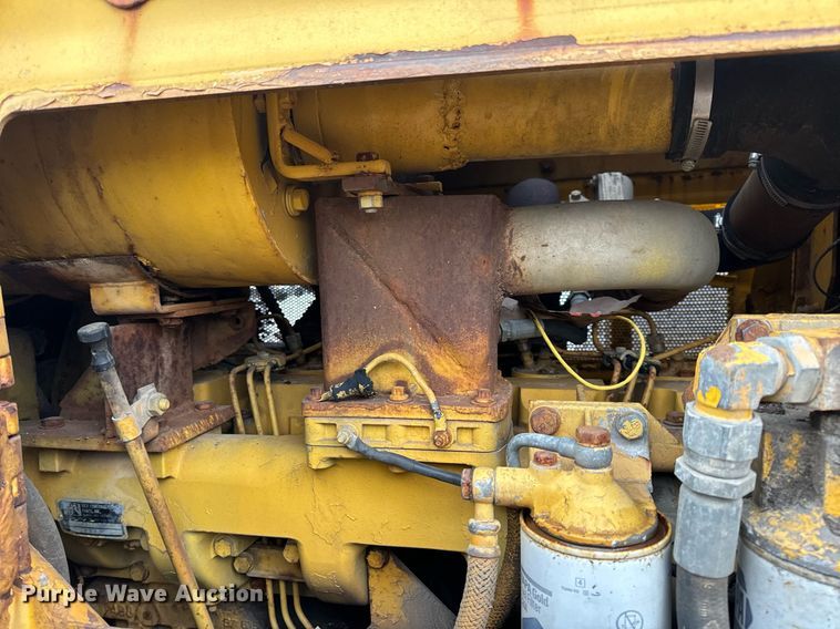 image for item DP6824 Komatsu D65P-8 dozer