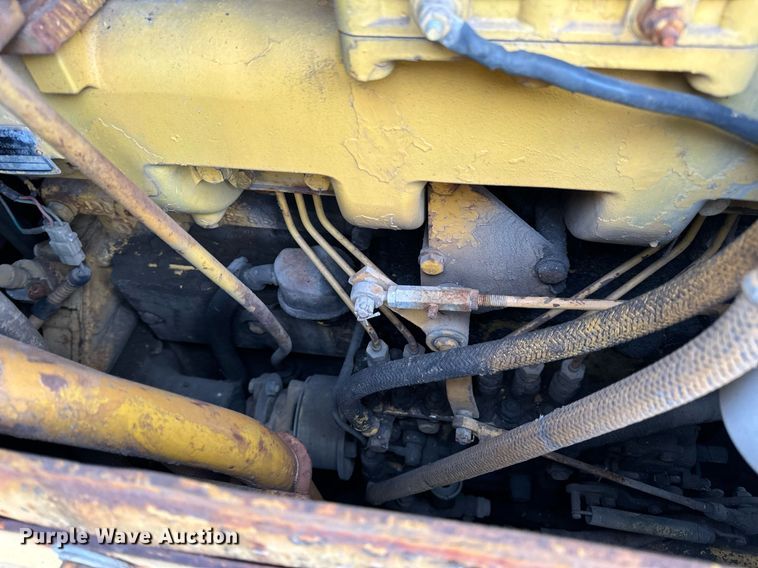 image for item DP6824 Komatsu D65P-8 dozer