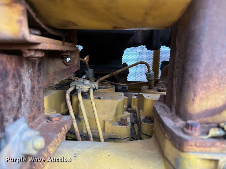 image for item DP6824 Komatsu D65P-8 dozer