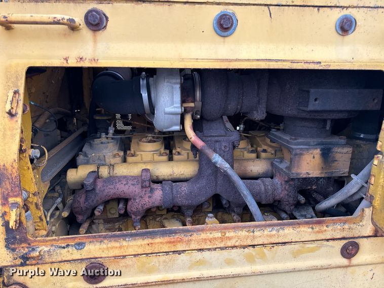 image for item DP6824 Komatsu D65P-8 dozer