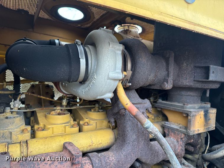 image for item DP6824 Komatsu D65P-8 dozer