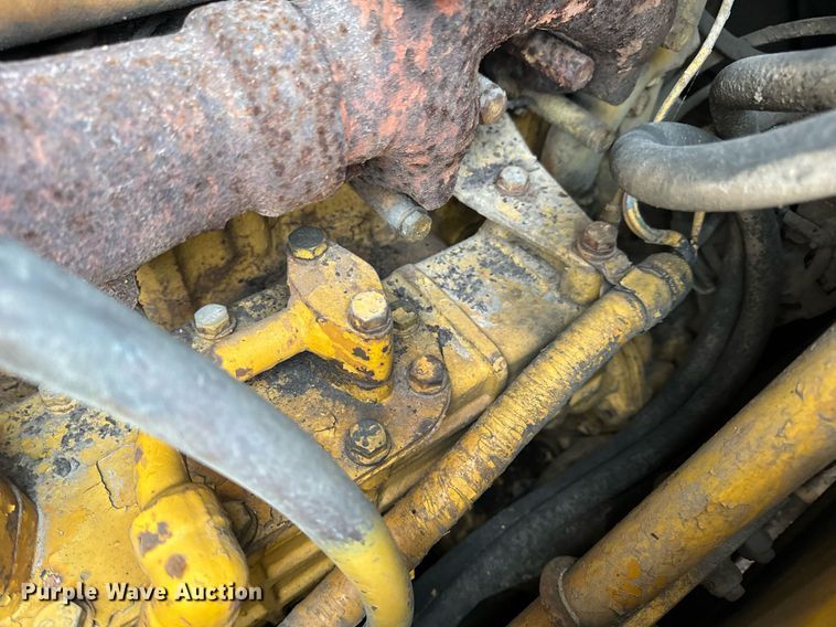 image for item DP6824 Komatsu D65P-8 dozer