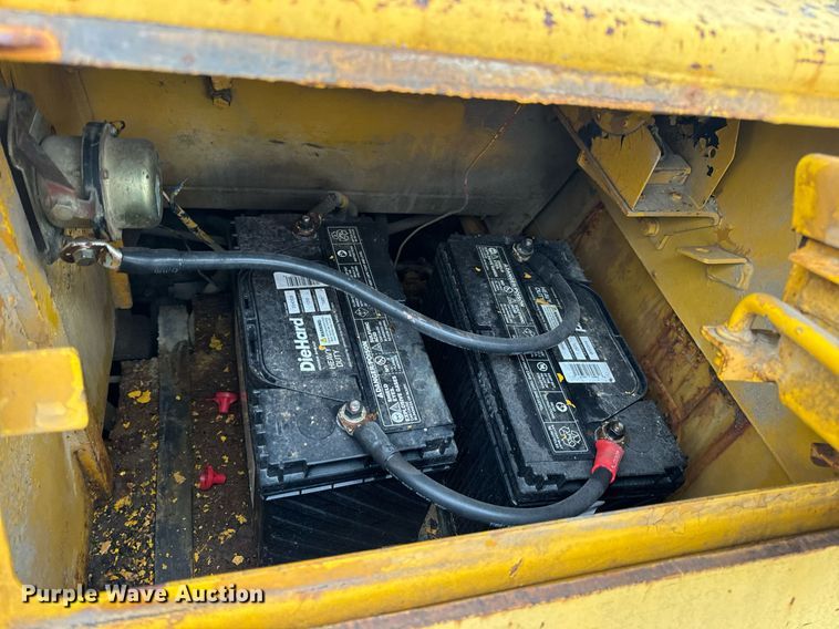 image for item DP6824 Komatsu D65P-8 dozer
