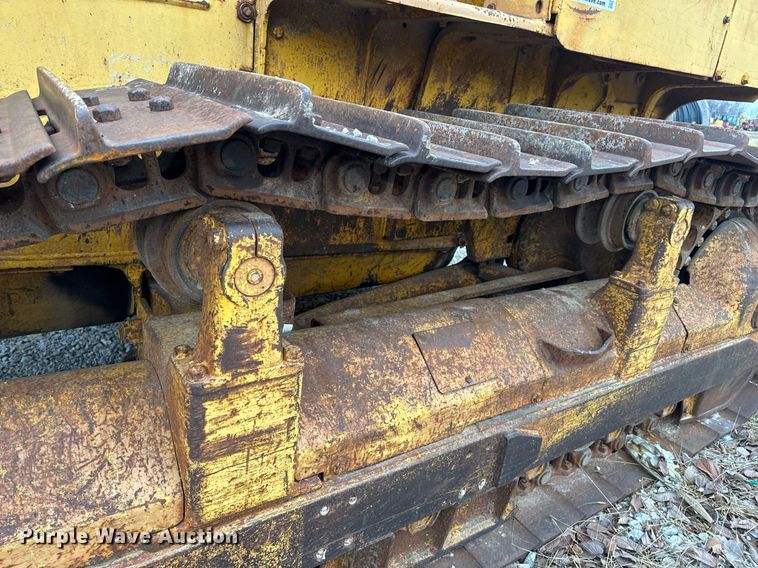 image for item DP6824 Komatsu D65P-8 dozer