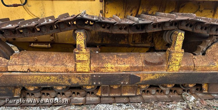 image for item DP6824 Komatsu D65P-8 dozer