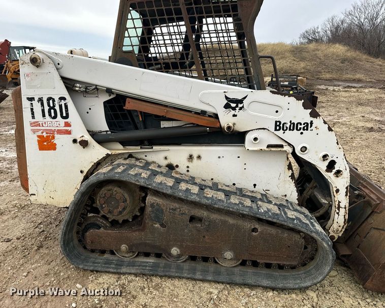 image for item DP6830 2005 Bobcat  T180  tracked skid steer loader