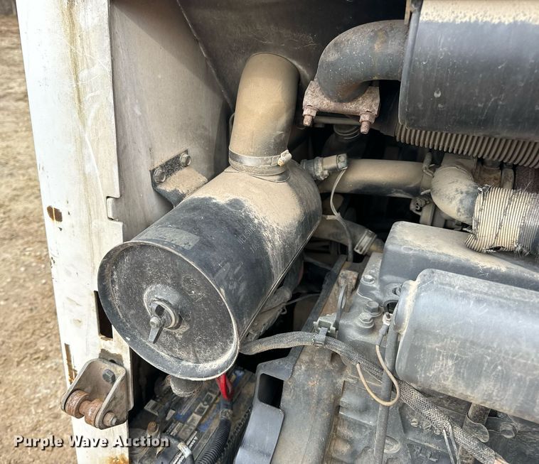 image for item DP6830 2005 Bobcat  T180  tracked skid steer loader