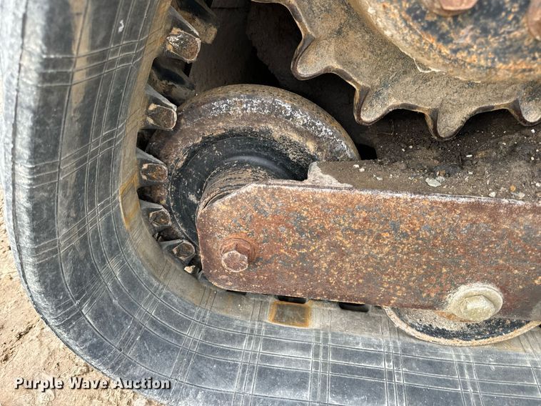 image for item DP6830 2005 Bobcat  T180  tracked skid steer loader