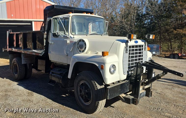 image for item DQ5340 1986 Ford L8000 dump truck