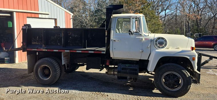 image for item DQ5340 1986 Ford L8000 dump truck