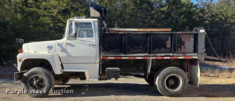 image for item DQ5340 1986 Ford L8000 dump truck