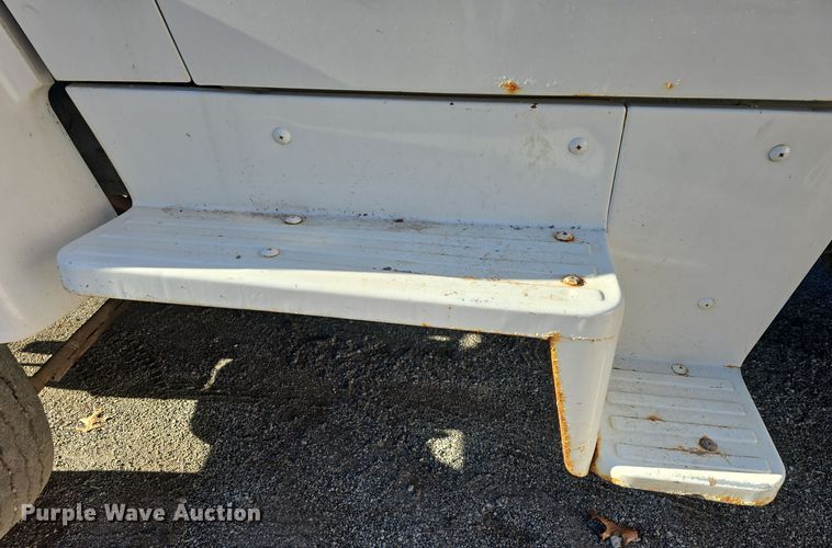 image for item DQ5340 1986 Ford L8000 dump truck