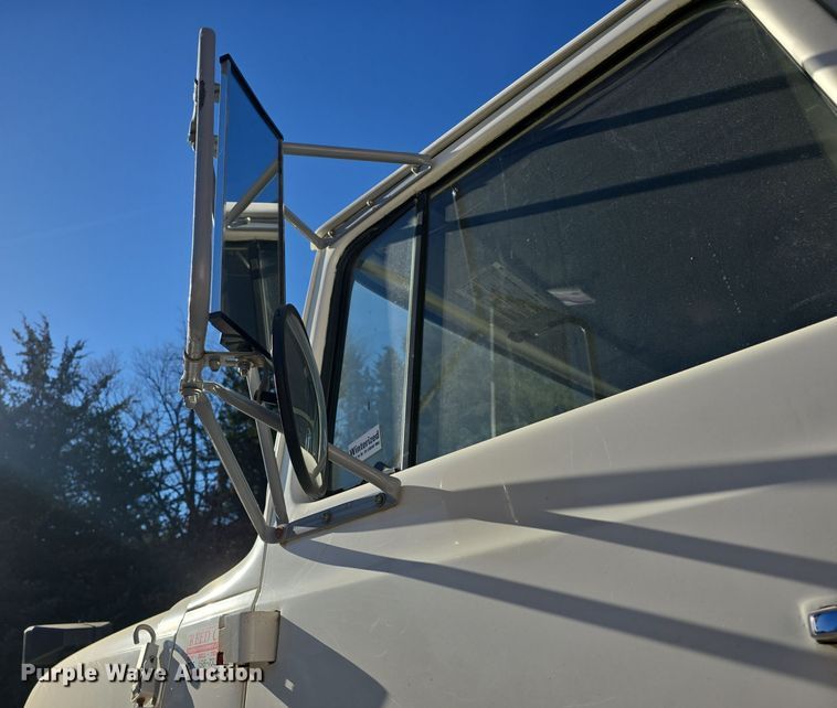 image for item DQ5340 1986 Ford L8000 dump truck