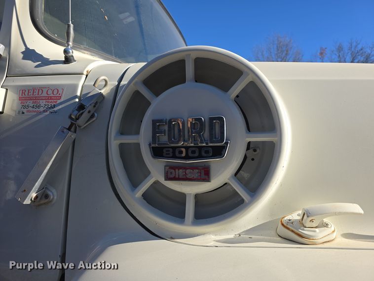 image for item DQ5340 1986 Ford L8000 dump truck