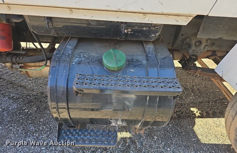 image for item DQ5340 1986 Ford L8000 dump truck