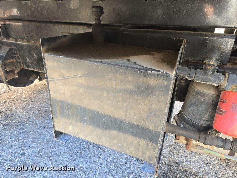 image for item DQ5340 1986 Ford L8000 dump truck