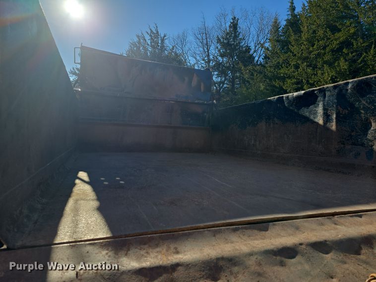 image for item DQ5340 1986 Ford L8000 dump truck