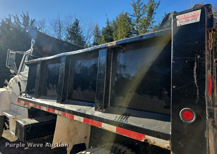 image for item DQ5340 1986 Ford L8000 dump truck