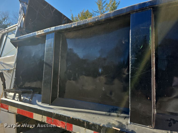 image for item DQ5340 1986 Ford L8000 dump truck