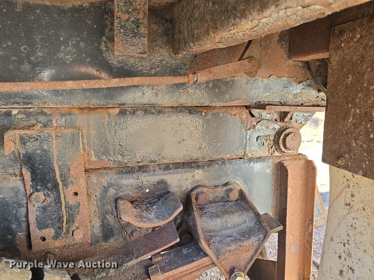 image for item DQ5340 1986 Ford L8000 dump truck