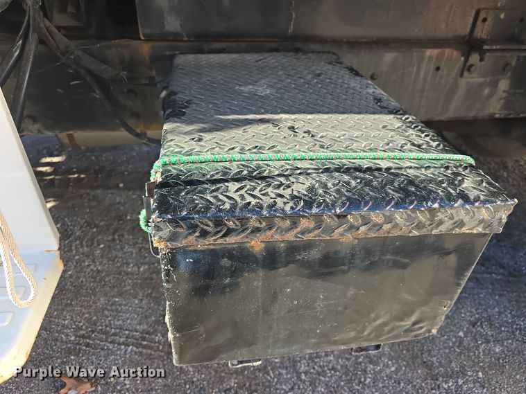 image for item DQ5340 1986 Ford L8000 dump truck