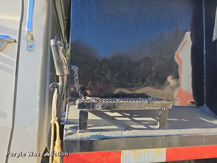 image for item DQ5340 1986 Ford L8000 dump truck