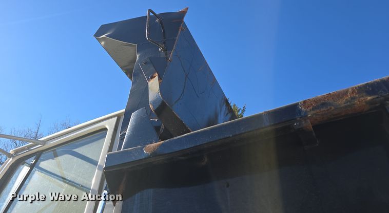 image for item DQ5340 1986 Ford L8000 dump truck