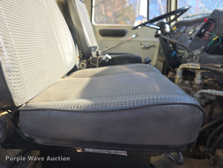 image for item DQ5340 1986 Ford L8000 dump truck